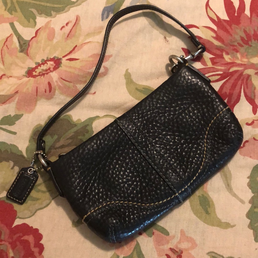 Vintage COACH Pebbled Leather Silver Hardware Zip Pouch Strappy Black classic
